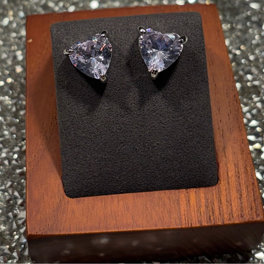Heart-Shaped Silver Stud Earrings NIP - Picture 5 of 6